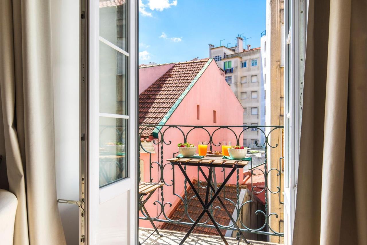 Lovelystay - Sunny Flat W/ Balcony Overseeing Graca And River ลิสบอน ภายนอก รูปภาพ