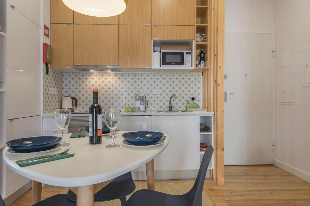 Lovelystay - Sunny Flat W/ Balcony Overseeing Graca And River ลิสบอน ภายนอก รูปภาพ
