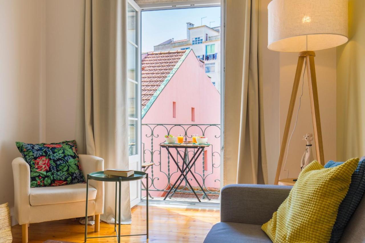 Lovelystay - Sunny Flat W/ Balcony Overseeing Graca And River ลิสบอน ภายนอก รูปภาพ