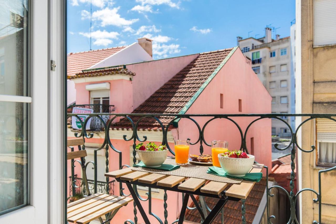 Lovelystay - Sunny Flat W/ Balcony Overseeing Graca And River ลิสบอน ภายนอก รูปภาพ